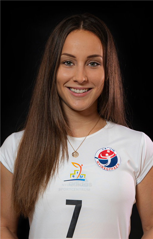 TÓTH Fruzsina